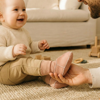Lined baby winter sock shoes in suede look